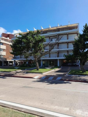 Apartamento en playa mansa, primera linea